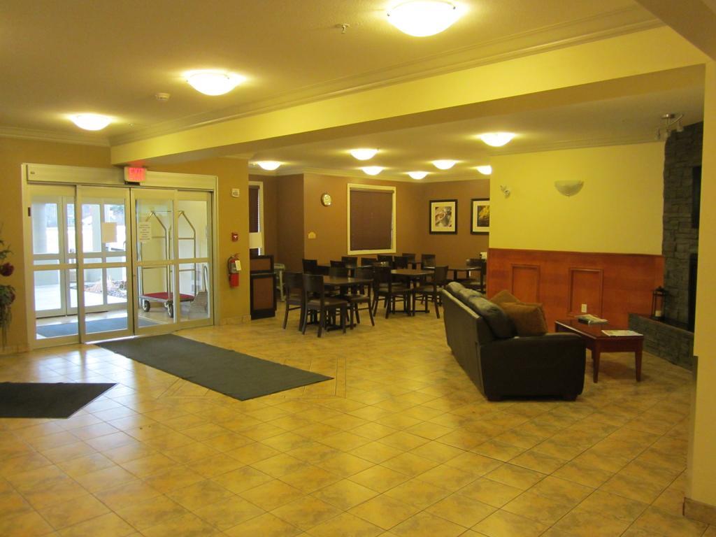 Tumbler Ridge Trend Mountain Hotel & Conference Centre מראה חיצוני תמונה