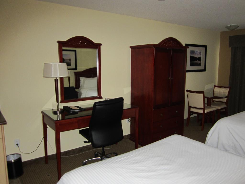 Tumbler Ridge Trend Mountain Hotel & Conference Centre חדר תמונה