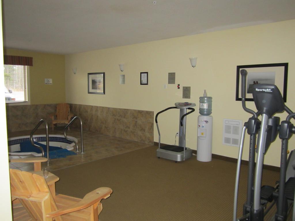 Tumbler Ridge Trend Mountain Hotel & Conference Centre מראה חיצוני תמונה