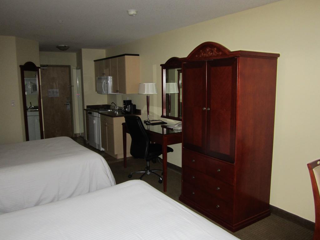 Tumbler Ridge Trend Mountain Hotel & Conference Centre מראה חיצוני תמונה