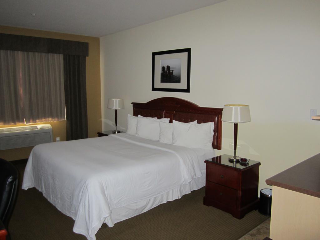 Tumbler Ridge Trend Mountain Hotel & Conference Centre מראה חיצוני תמונה