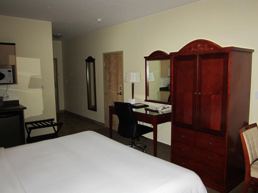 Tumbler Ridge Trend Mountain Hotel & Conference Centre מראה חיצוני תמונה