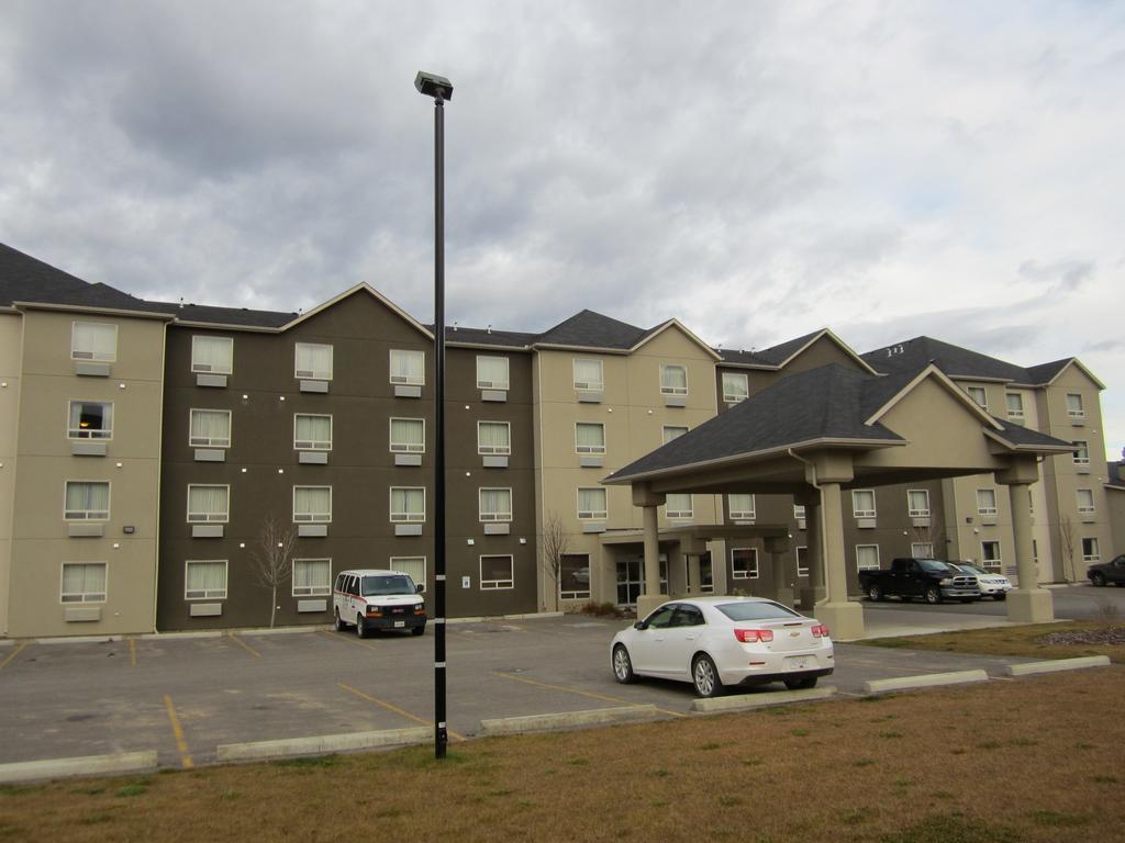 Tumbler Ridge Trend Mountain Hotel & Conference Centre מראה חיצוני תמונה