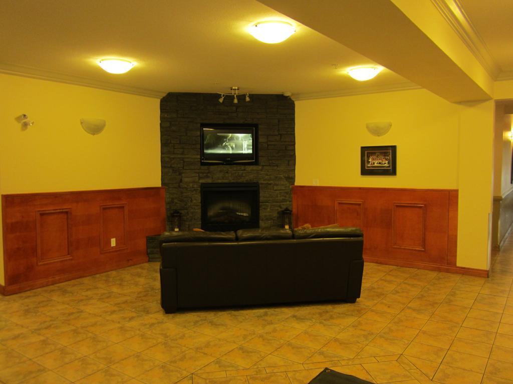 Tumbler Ridge Trend Mountain Hotel & Conference Centre מראה חיצוני תמונה