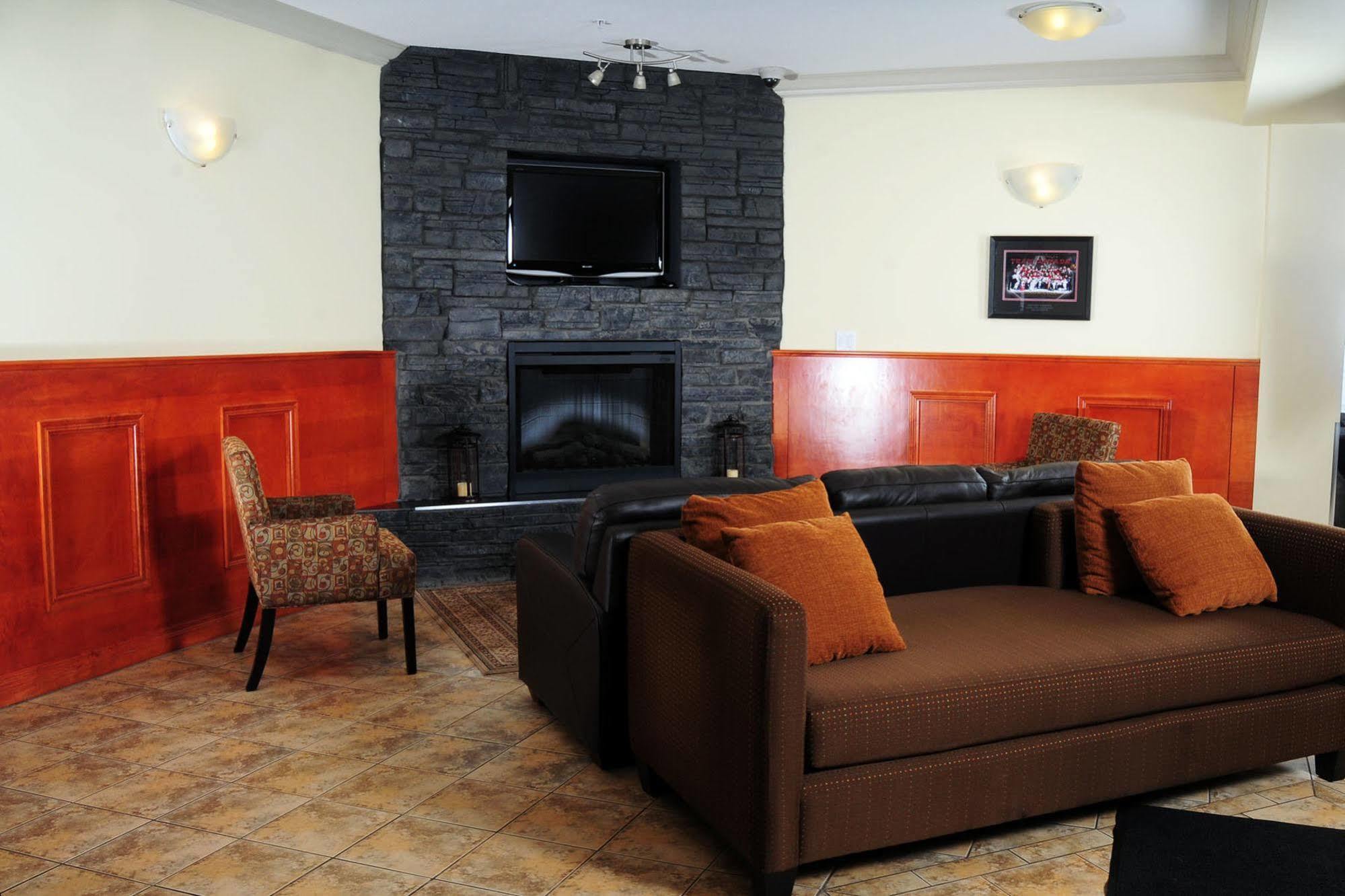 Tumbler Ridge Trend Mountain Hotel & Conference Centre מראה חיצוני תמונה