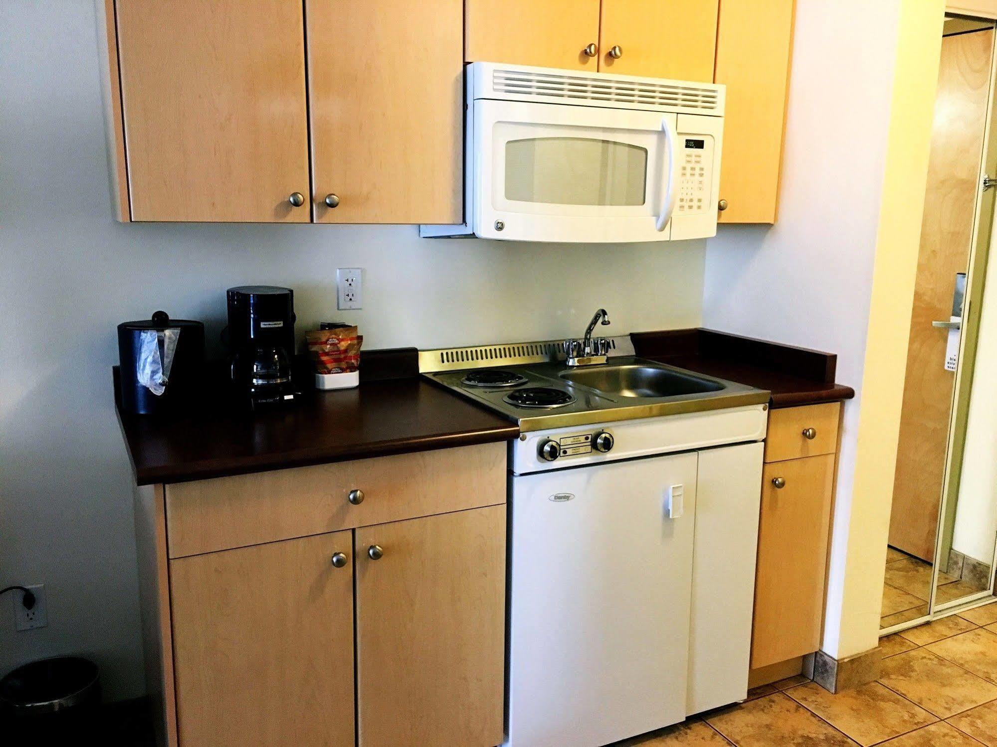 Tumbler Ridge Trend Mountain Hotel & Conference Centre מראה חיצוני תמונה