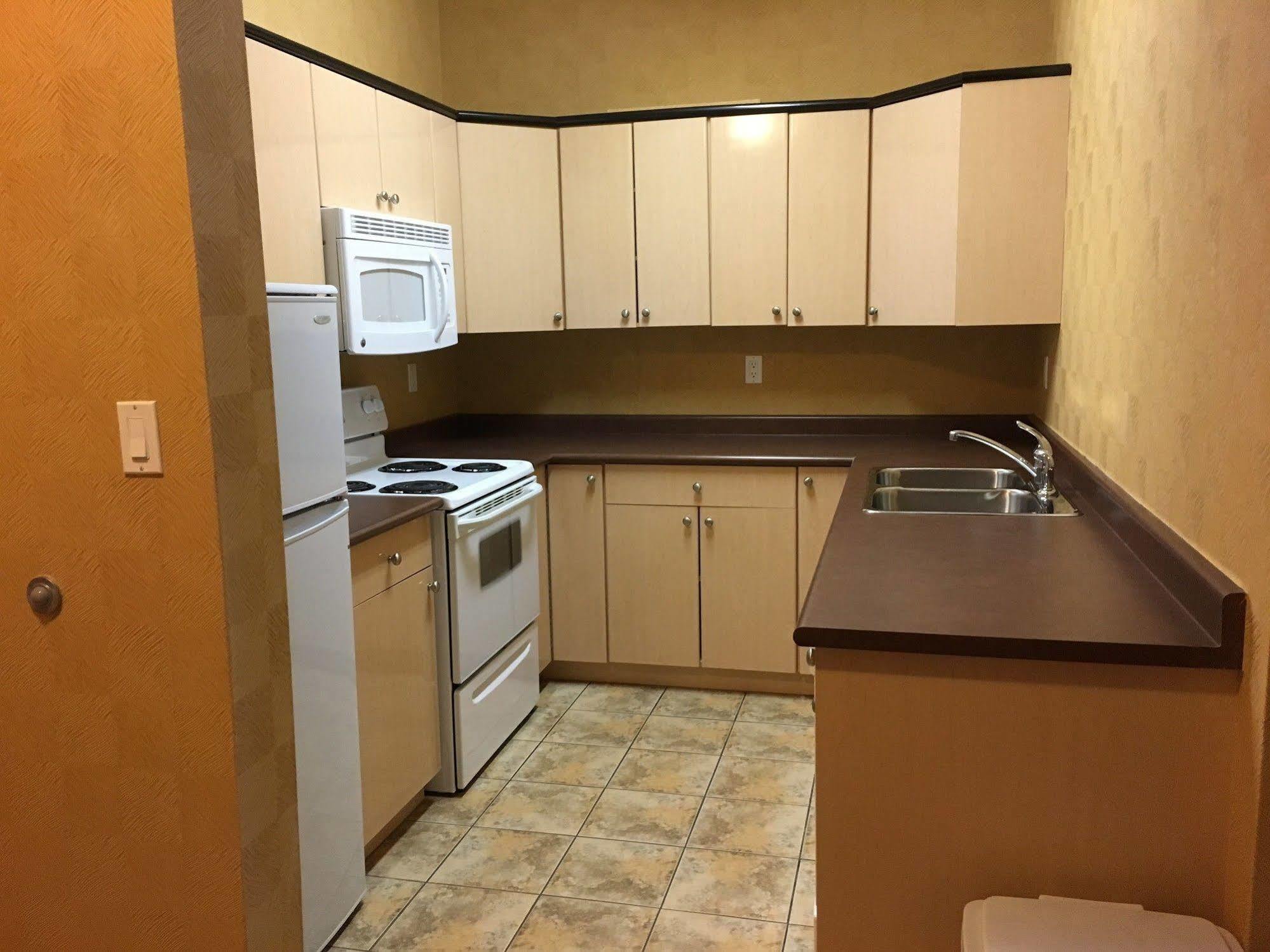 Tumbler Ridge Trend Mountain Hotel & Conference Centre מראה חיצוני תמונה