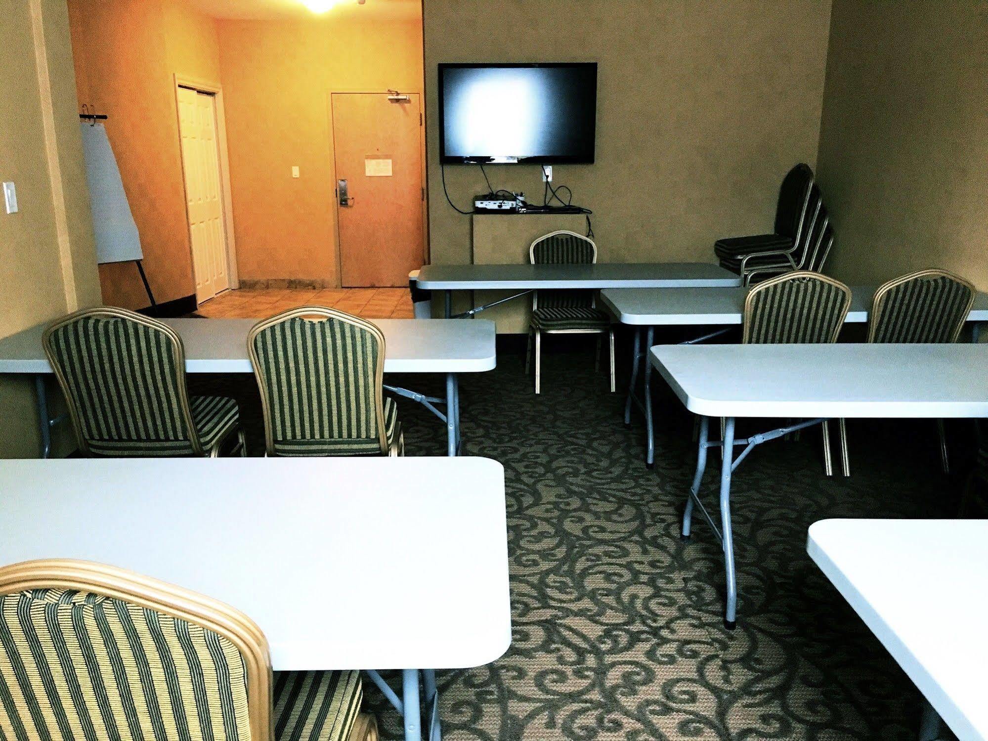 Tumbler Ridge Trend Mountain Hotel & Conference Centre מראה חיצוני תמונה