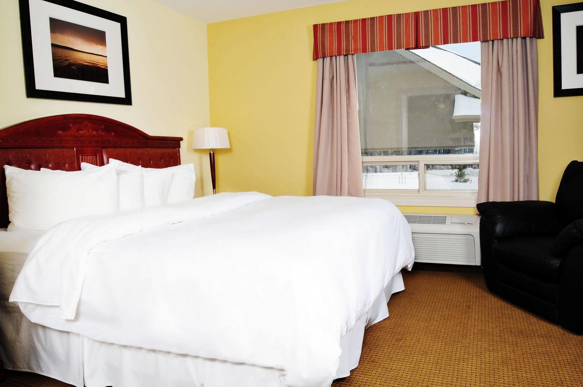 Tumbler Ridge Trend Mountain Hotel & Conference Centre מראה חיצוני תמונה