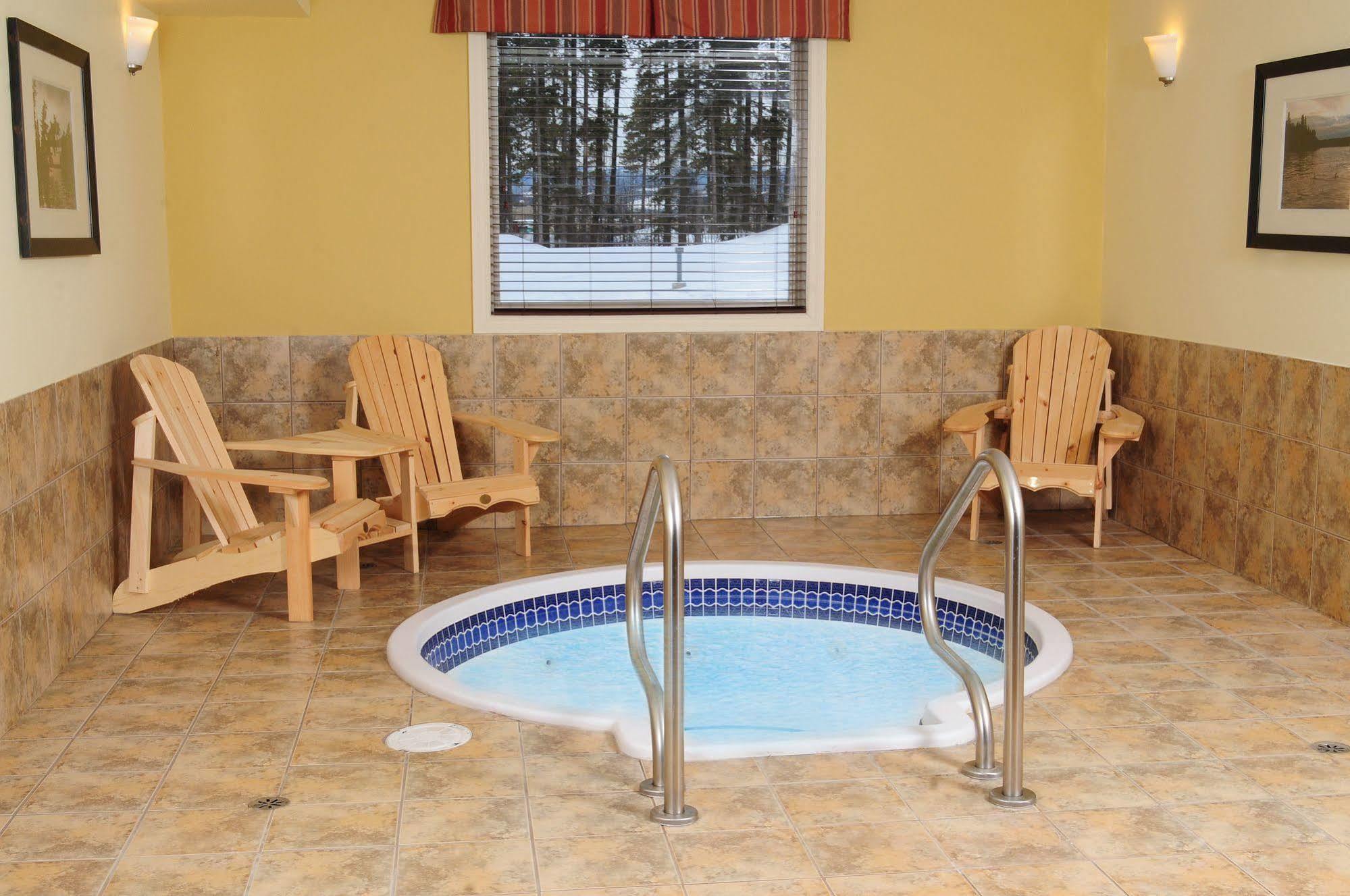 Tumbler Ridge Trend Mountain Hotel & Conference Centre מראה חיצוני תמונה