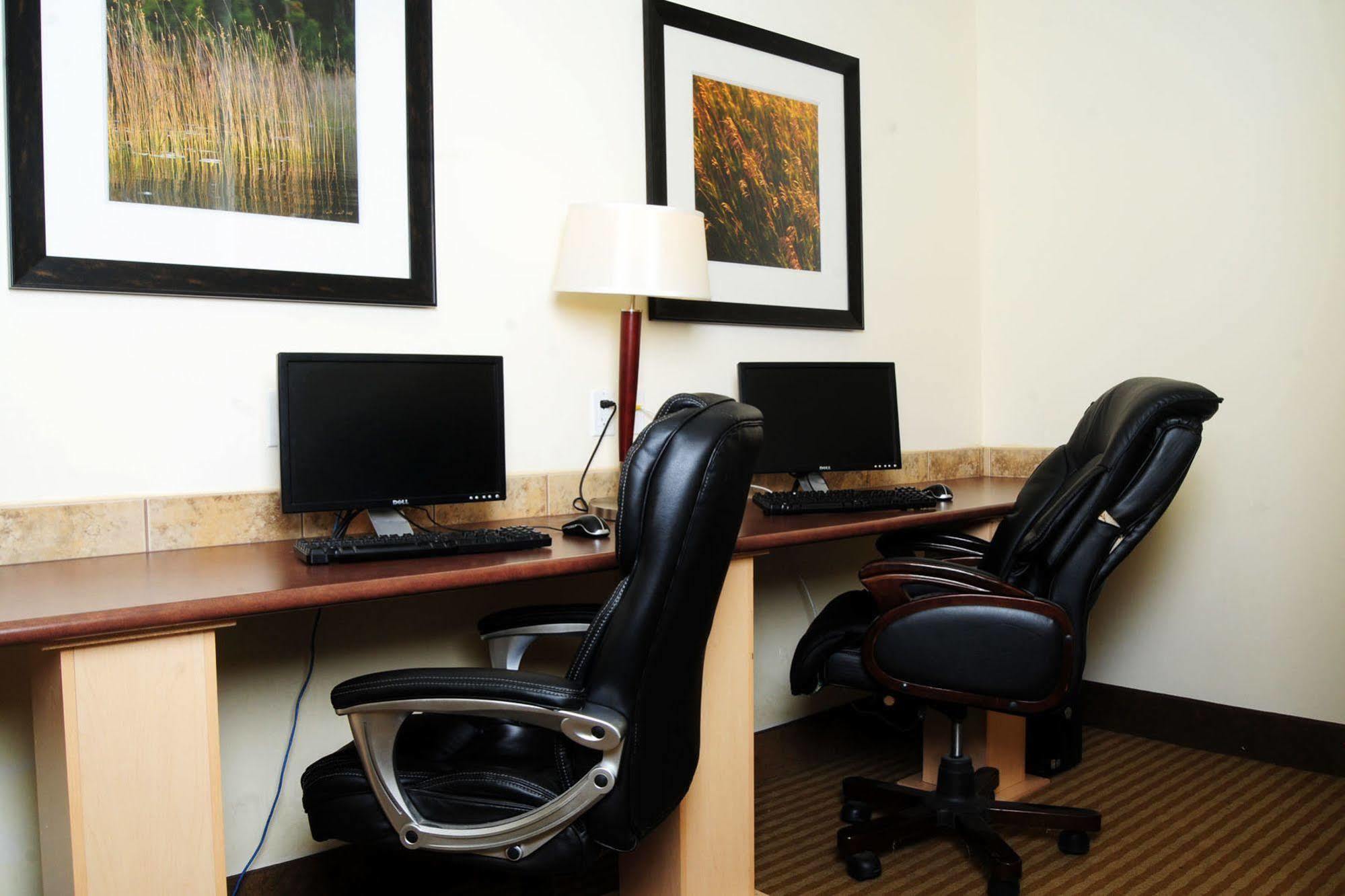 Tumbler Ridge Trend Mountain Hotel & Conference Centre מראה חיצוני תמונה